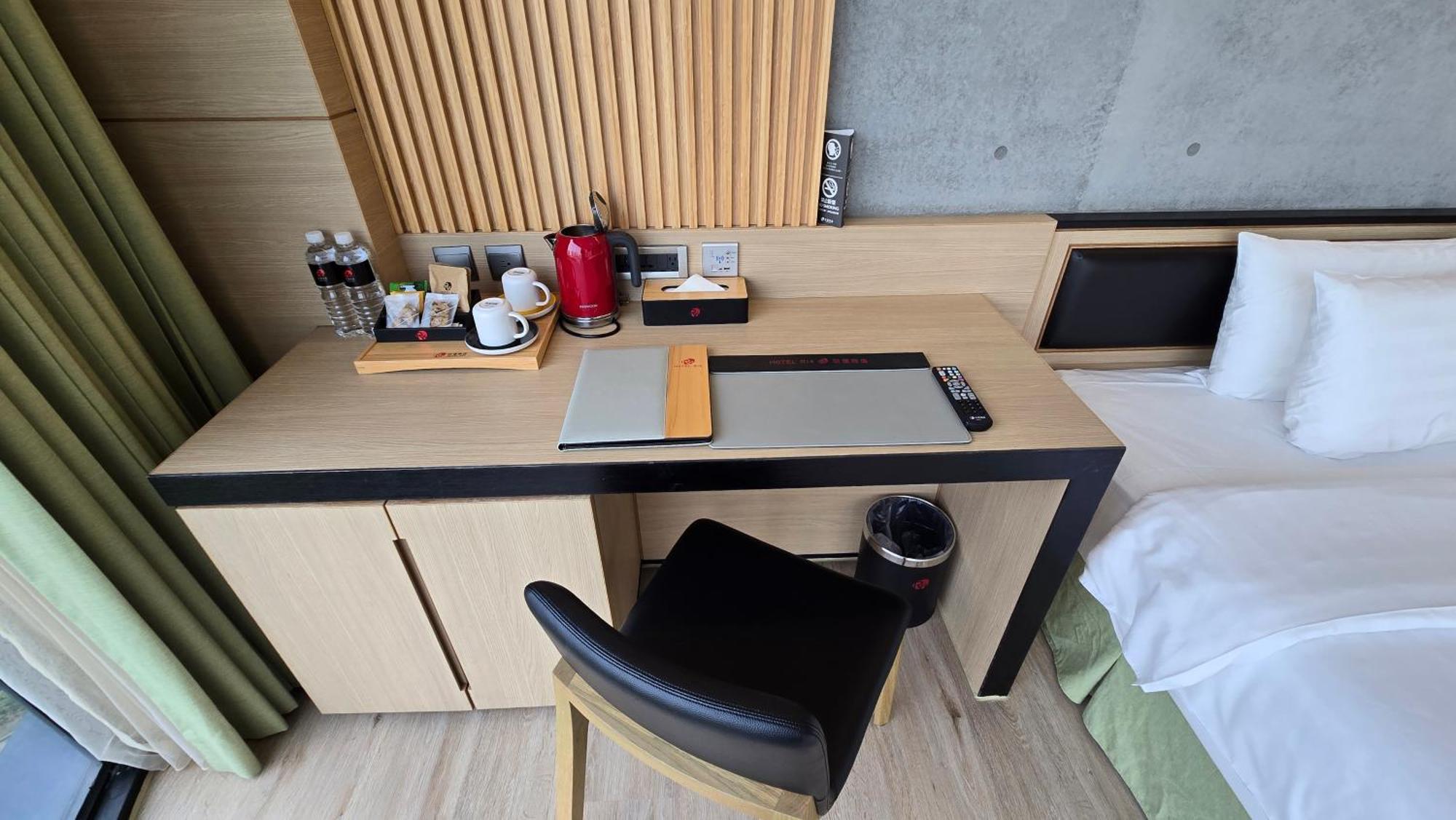 Hotel R14 Kaohsiung Extérieur photo