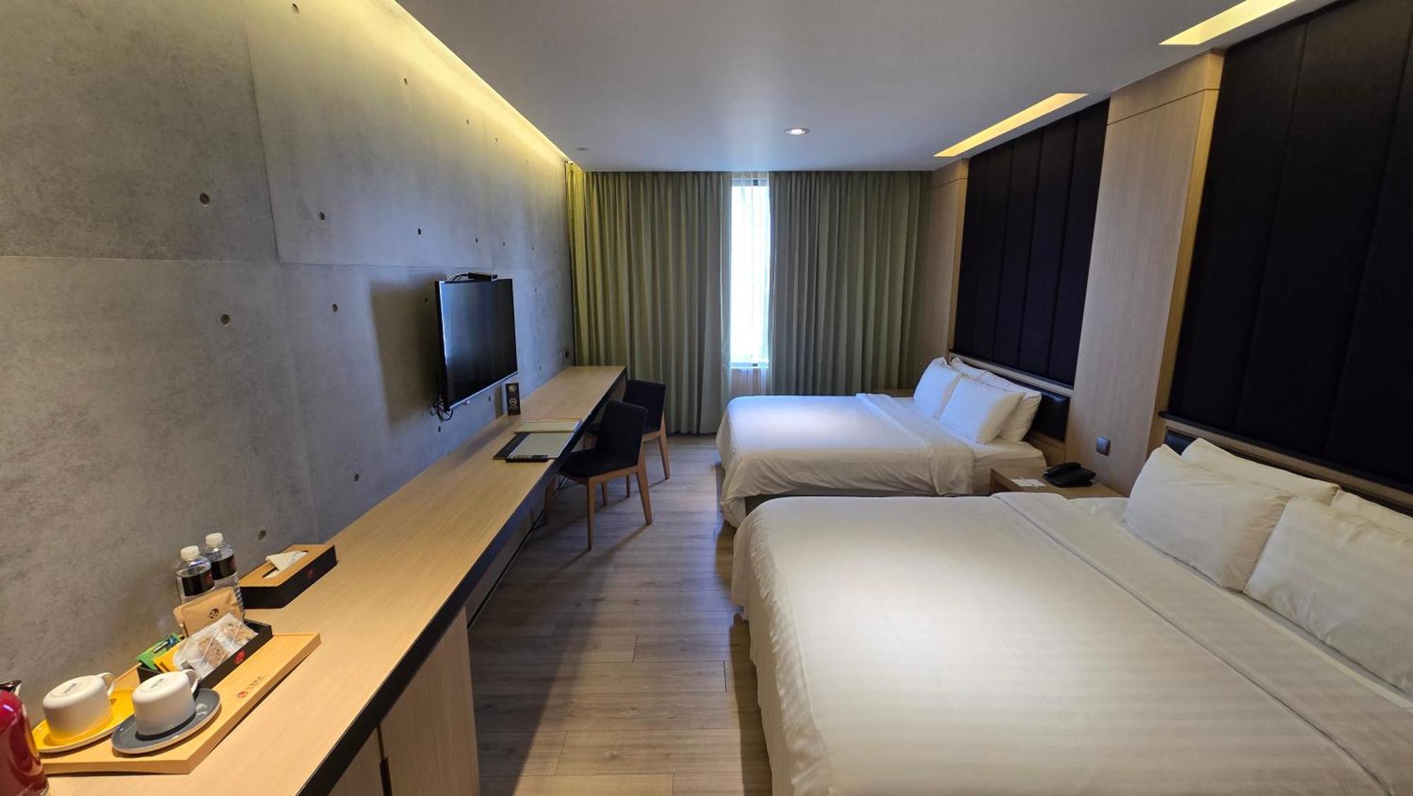 Hotel R14 Kaohsiung Extérieur photo